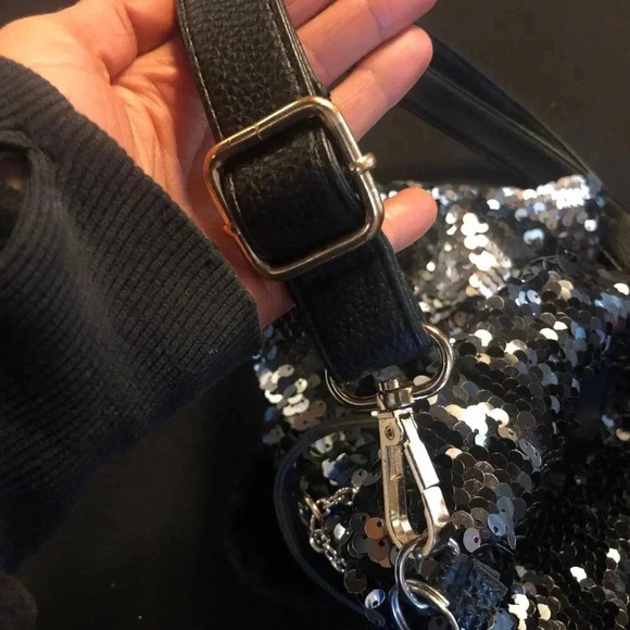 Black Sequin Cinch Bucket Bag Small Purse in Great Condition Vintage w/ Charm - Picture 11 of 16